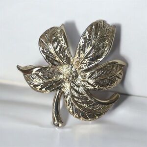 Vintage Sarah Coventry Gold Tone Leaf Brooch